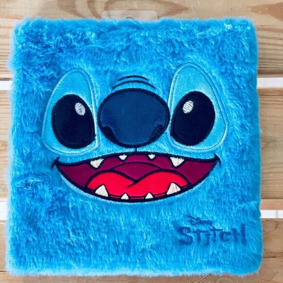 NWT Gorgeous DISNEY Lilo & Stitch Blue / White Furry Cover 16 Eyeshadow Palette - Picture 13 of 17
